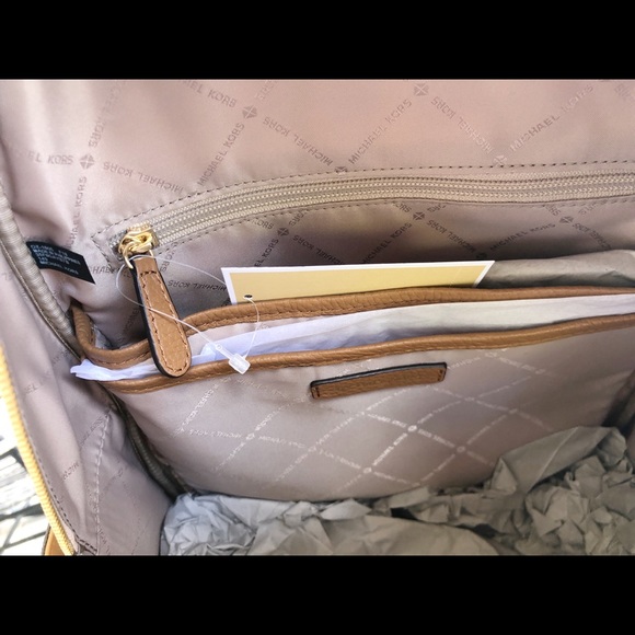 Gaby’sBags👜💕- NWT Michael Kors Large Backpack - Picture 7 of 8